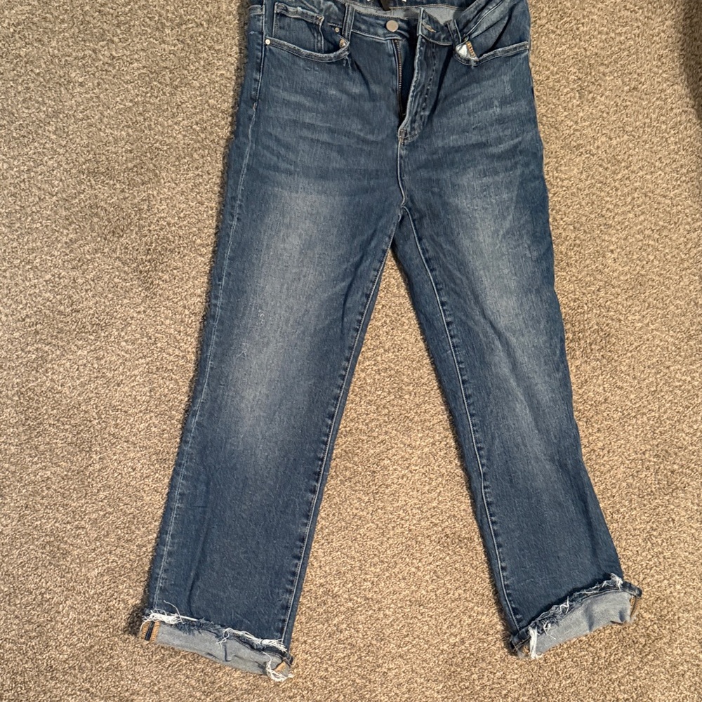 Stylish Women's Cropped Blue Jeans